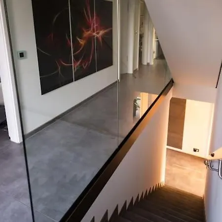 Luxurioeses Designhaus Mit Garten