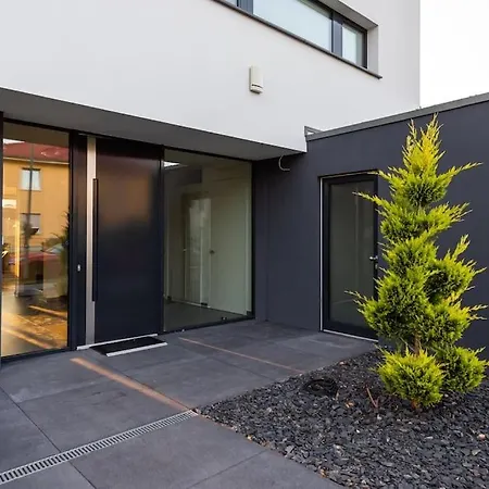 Luxurioeses Designhaus Mit Garten * Dallgow-Doeberitz