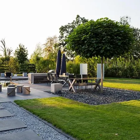 Villa Luxurioeses Designhaus Mit Garten
